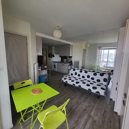 50 M , Vue Apartment *
